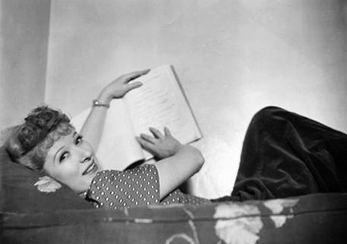 Greer Garson reading the script.